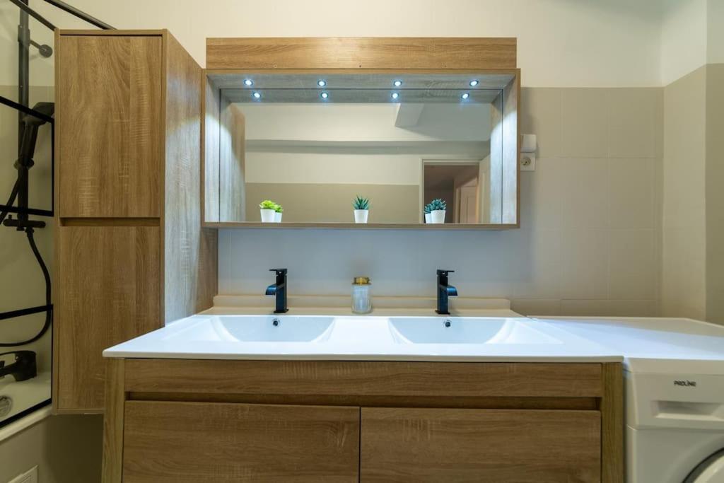Superbe Appartement Centre Historique อาวีญง ภายนอก รูปภาพ